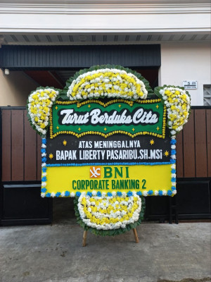 Papan Bunga Duka di Pagergunung