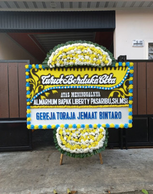 Papan Bunga Duka di Pagergunung