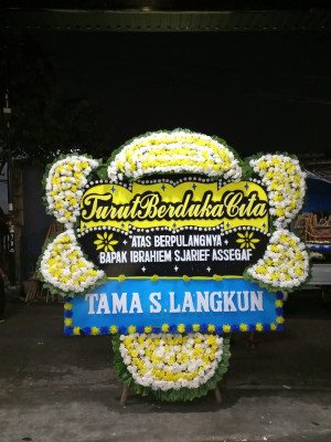 Papan Bunga Duka di Pagergunung